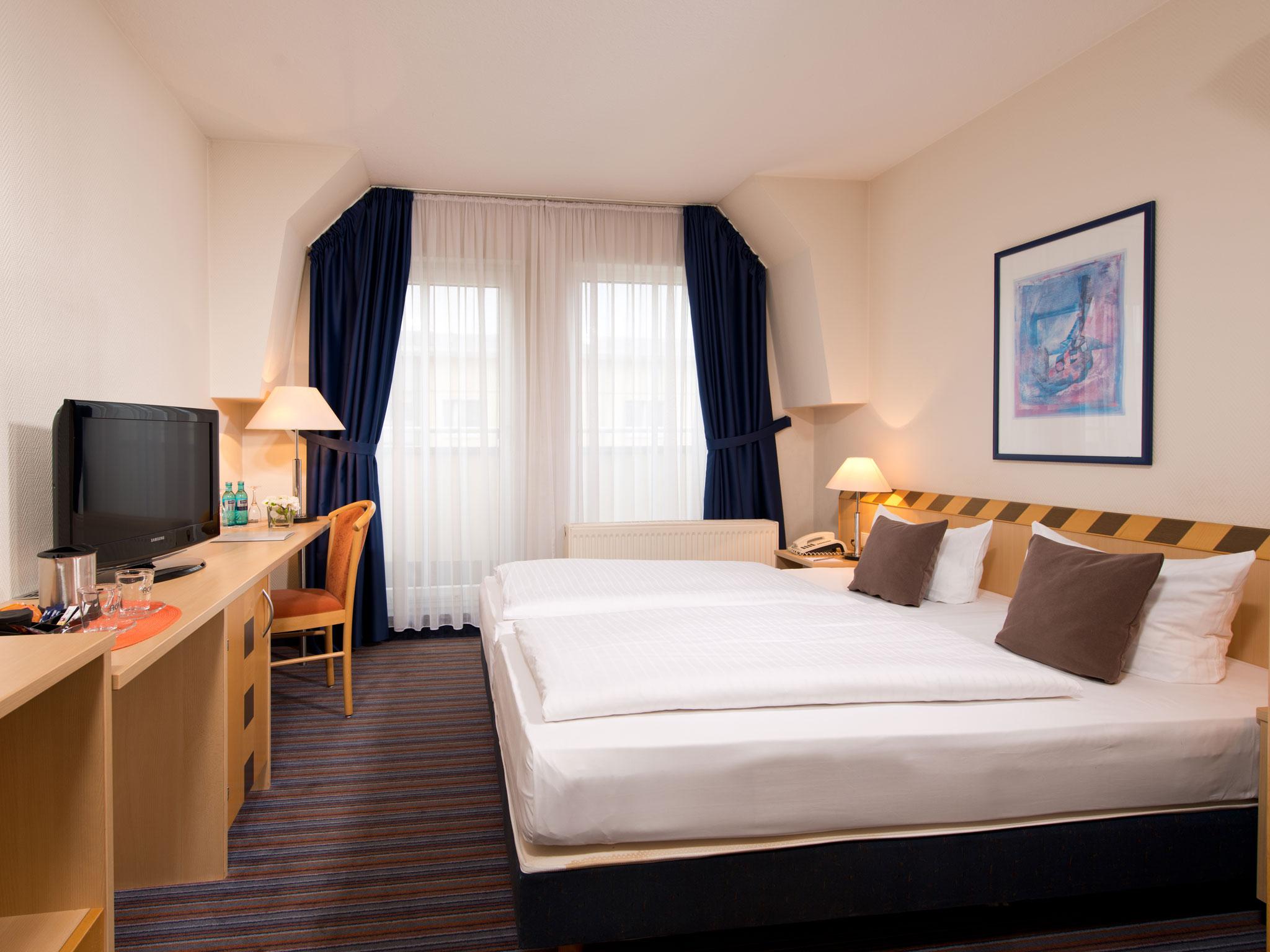Achat Hotel Dresden Elbufer Exteriör bild