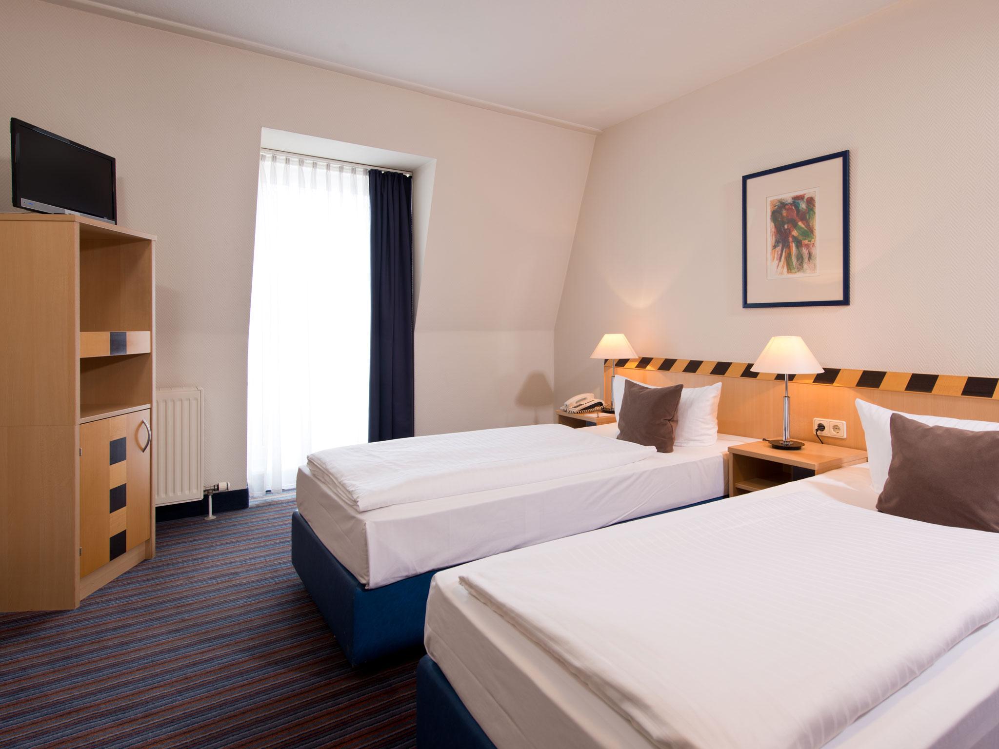 Achat Hotel Dresden Elbufer Exteriör bild