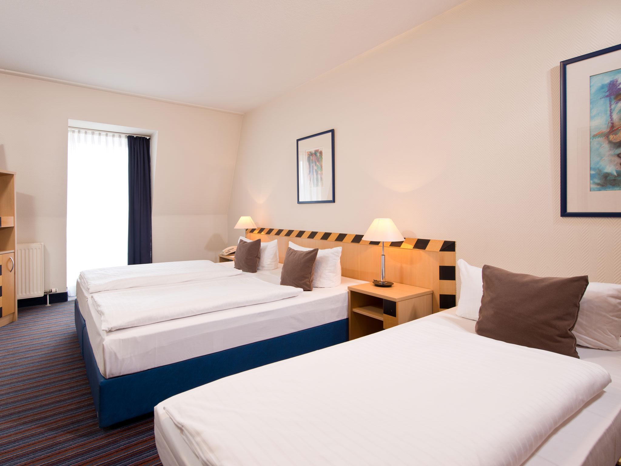 Achat Hotel Dresden Elbufer Exteriör bild